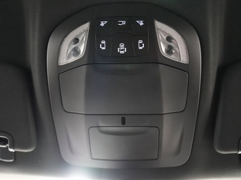 Used 2026 Chrysler Pacifica Select image 29