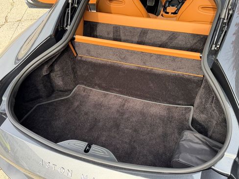 Used 2023 Aston Martin V8 Vantage Coupe image 31