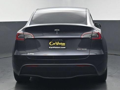 Used 2024 Tesla Model Y Long Range AWD/4WD image 2
