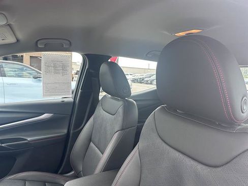Used 2023 Chevrolet Bolt EUV LT w/ Convenience Package FWD image 3