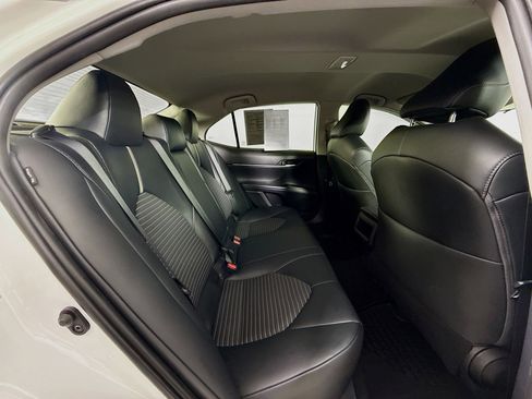 Used 2019 Toyota Camry SE FWD image 32