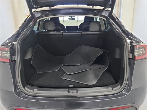 Used 2021 Tesla Model Y Long Range image 8