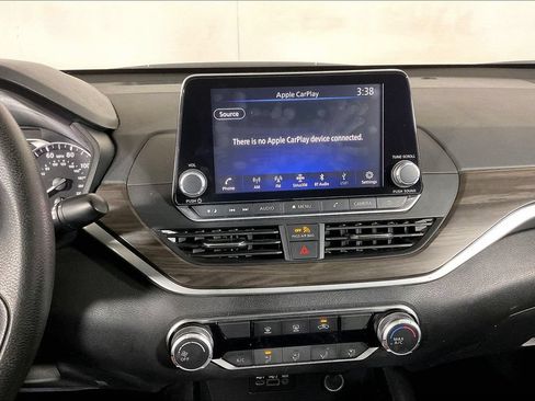 Used 2024 Nissan Altima 2.5 SV FWD image 5