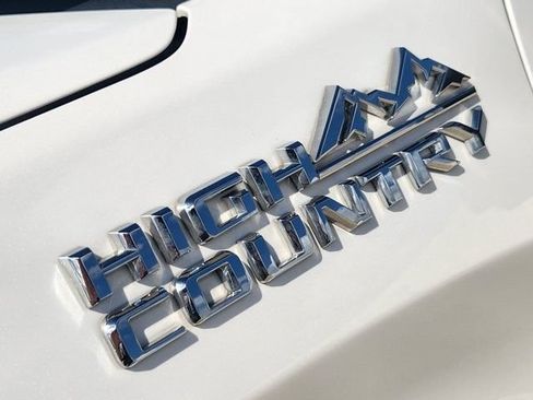Used 2022 Chevrolet Silverado 1500 High Country w/ High Country Premium Package AWD/4WD image 11