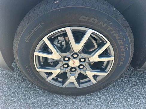 Certified 2023 GMC Acadia SLT w/ Technology Package FWD image 28