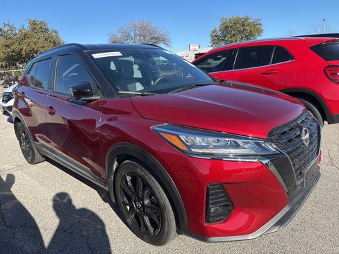 Used 2022 Nissan Kicks SR w/ Premium Package image 3