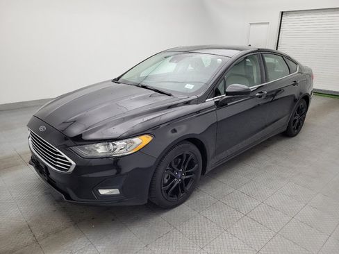 Used 2019 Ford Fusion SE w/ Equipment Group 151A image 2