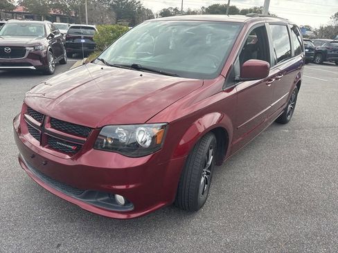 Used 2017 Dodge Grand Caravan GT image 3