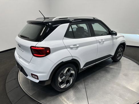 Certified 2023 Hyundai Venue Limited w/ Cargo Package FWD image 7