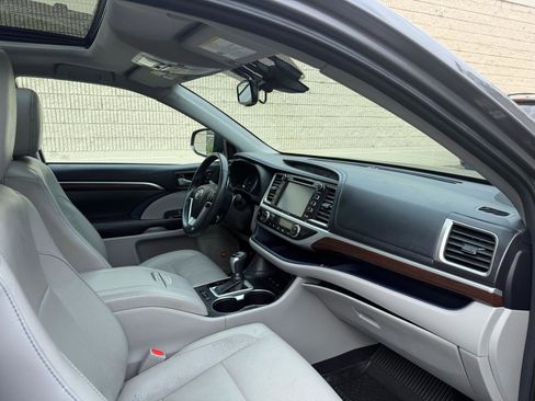 Used 2016 Toyota Highlander Limited Platinum AWD/4WD image 16