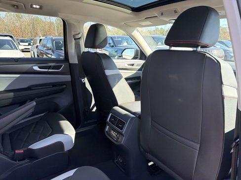New 2026 Volkswagen Atlas Peak Edition image 18
