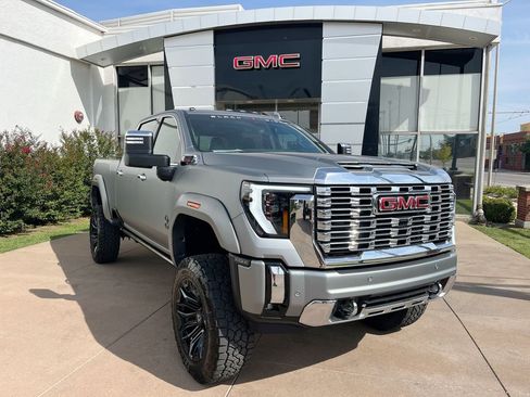 New 2025 GMC Sierra 2500 Denali w/ Denali Reserve Package image 8