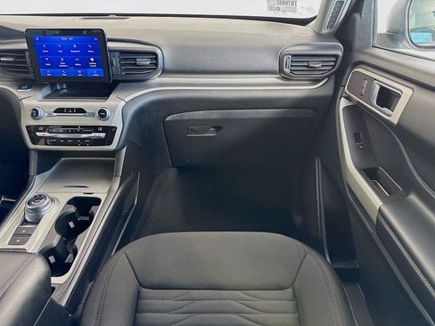 Used 2021 Ford Explorer XLT RWD image 24