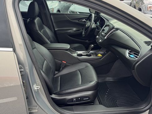 Used 2018 Chevrolet Malibu LT w/ Leather Package FWD image 28