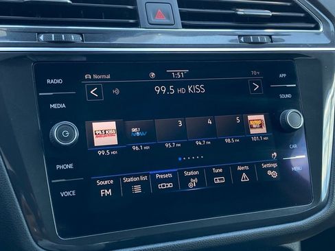 Used 2022 Volkswagen Tiguan SE image 16