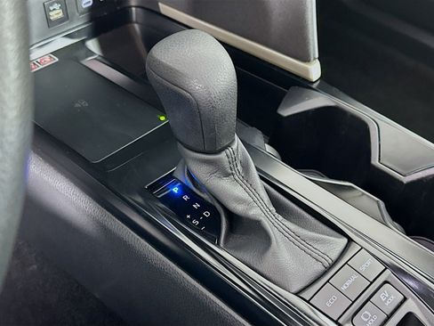 Used 2025 Toyota Camry LE image 25