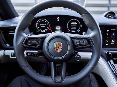 Used 2025 Porsche Panamera 4 w/ Premium Package image 60