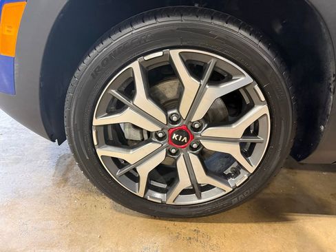 Certified 2021 Kia Seltos SX w/ SX Sunroof Package image 10