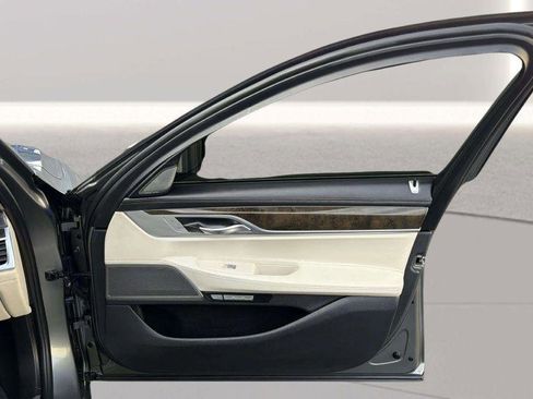 Used 2016 BMW 750i xDrive image 16
