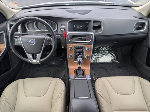 Used 2017 Volvo S60 T5 Inscription Platinum image 14