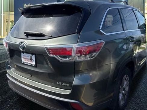 Used 2016 Toyota Highlander Plus AWD/4WD image 9