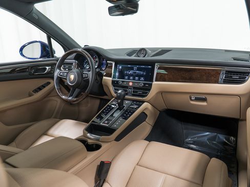Certified 2022 Porsche Macan image 17