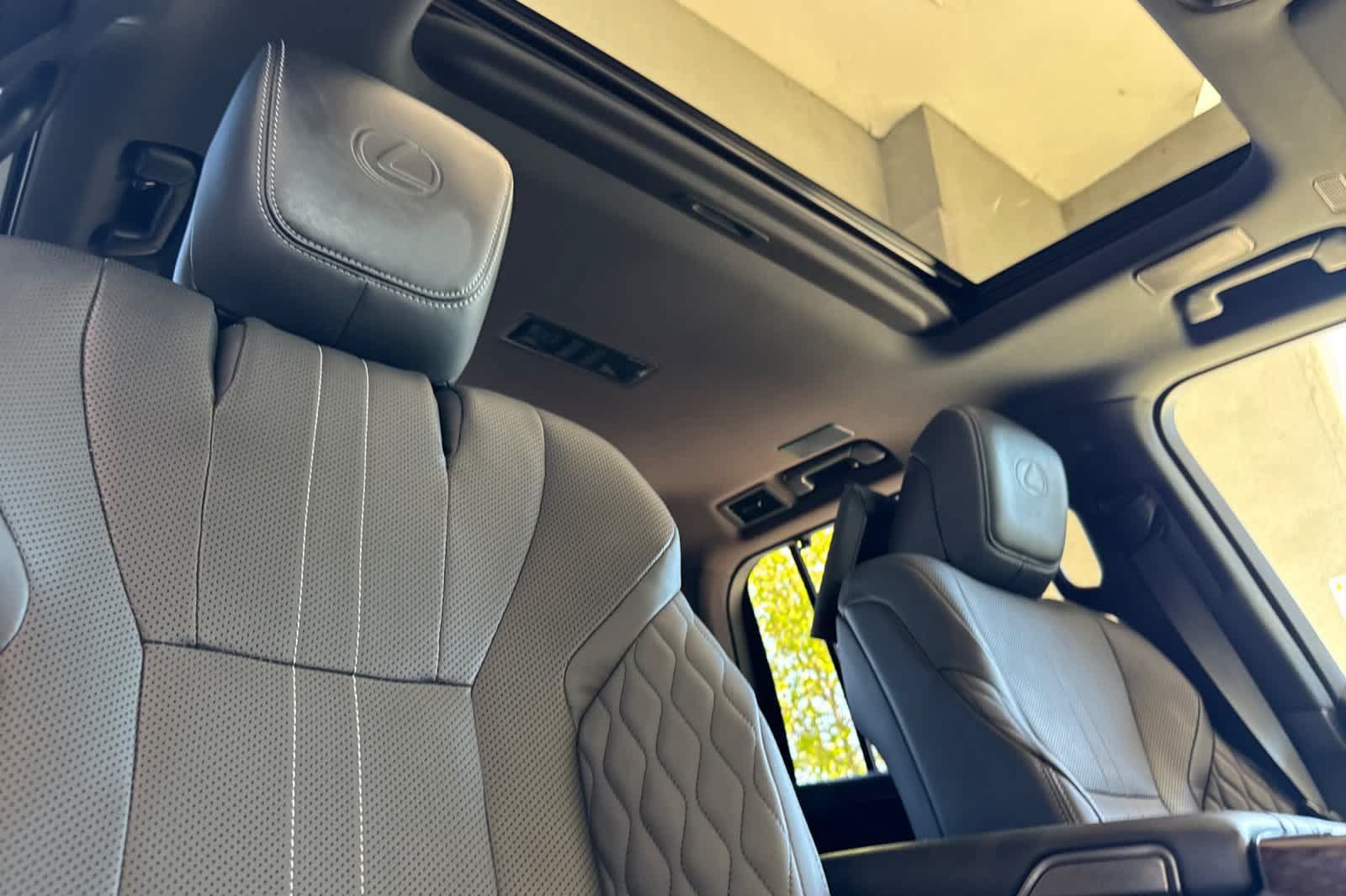 Used 2023 Lexus LX 600 4WD w/ Ultra Luxury Package image 19