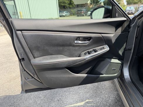 Used 2021 Nissan Sentra SR w/ SR Premium Package FWD image 12