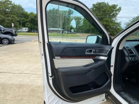 Used 2016 Ford Explorer Platinum AWD/4WD image 18