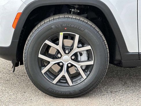 New 2025 Jeep Grand Cherokee Limited image 7