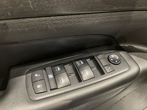 Used 2018 Jeep Grand Cherokee Laredo image 16