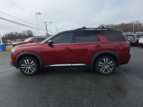 Used 2022 Nissan Pathfinder Platinum w/ Cargo Package image 3