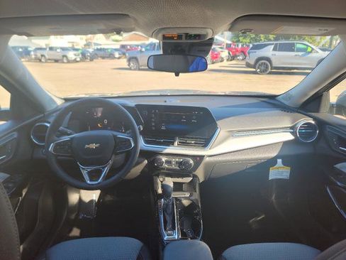 New 2025 Chevrolet Trax LT w/ Driver Confidence Package image 16