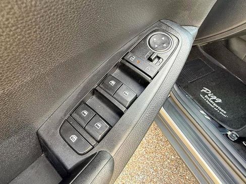 Used 2025 Kia Seltos LX image 17