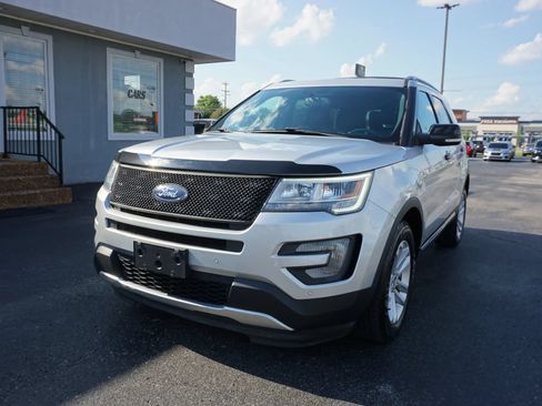 Used 2017 Ford Explorer XLT w/ Equipment Group 202A FWD image 1