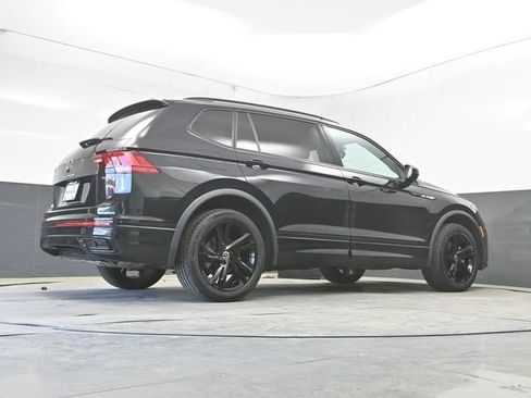 Used 2023 Volkswagen Tiguan SE R-Line AWD/4WD image 31