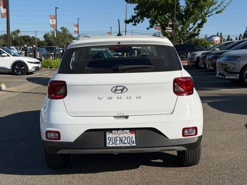 Certified 2025 Hyundai Venue SEL FWD image 4