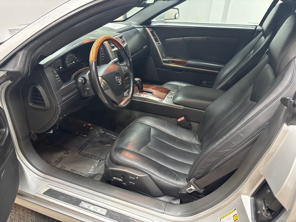 Used 2006 Cadillac XLR RWD image 2