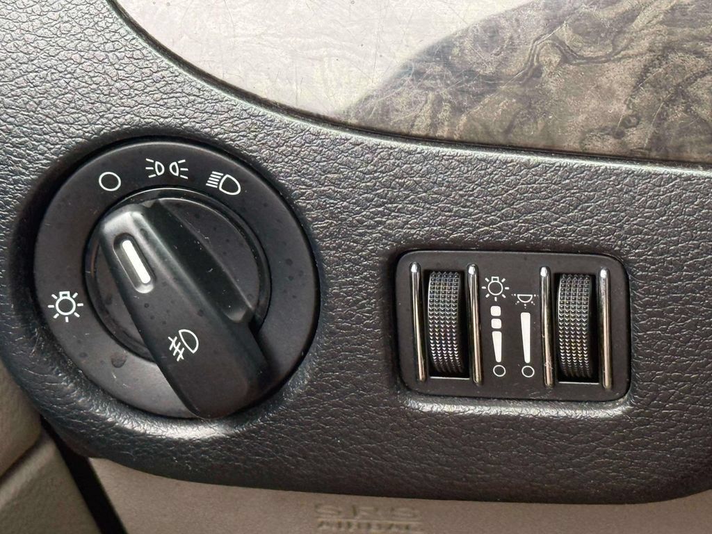 Used 2011 Dodge Grand Caravan Crew FWD image 18