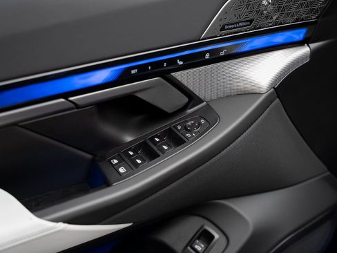 Used 2025 BMW M5 image 59