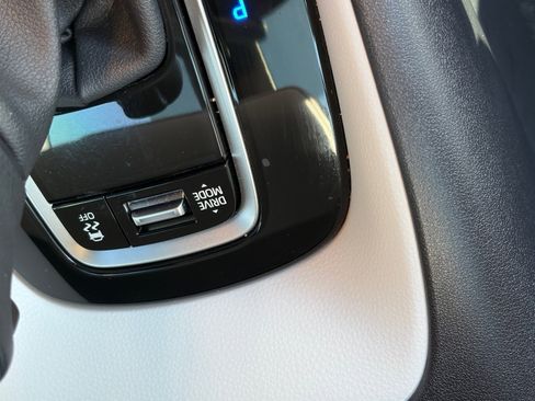 Used 2025 Toyota Corolla SE image 26