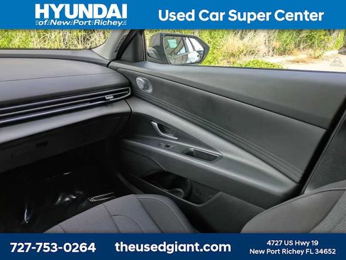 Used 2024 Hyundai Elantra SE FWD image 17