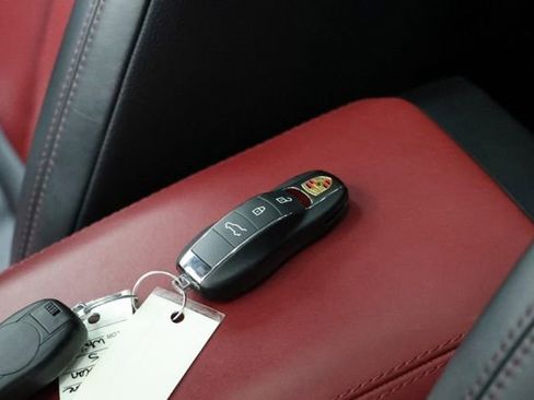 Used 2023 Porsche Macan S AWD/4WD image 36