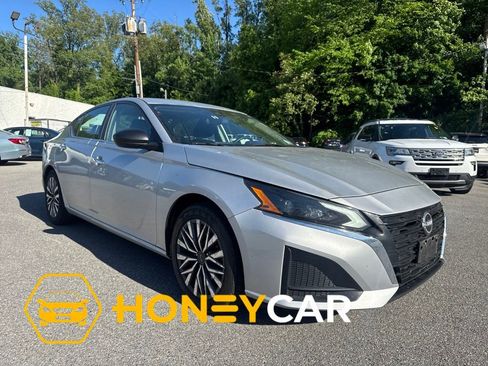 Used 2024 Nissan Altima 2.5 SV FWD image 1