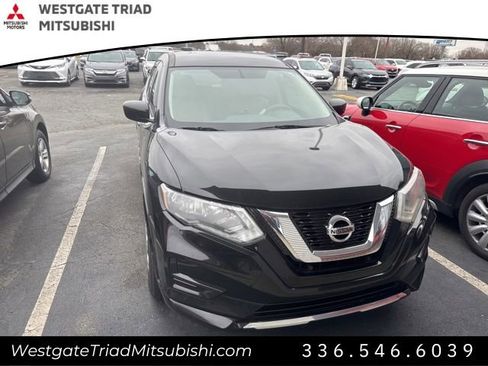 Used 2017 Nissan Rogue S image 2