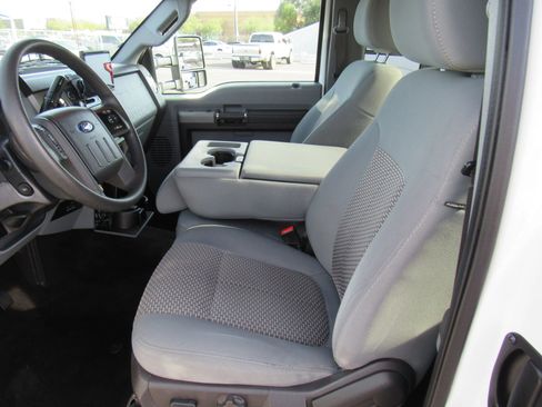 Used 2011 Ford F250 XLT w/ XLT Appearance Pkg image 9