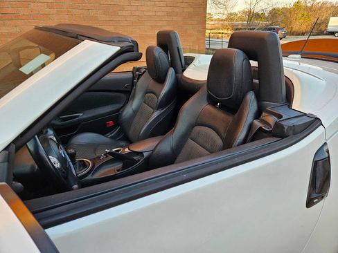 Used 2010 Nissan 370Z Touring w/ Sport Pkg image 28