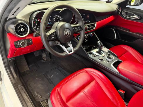 Used 2021 Alfa Romeo Giulia Sprint w/ Cold Weather Package AWD/4WD image 15