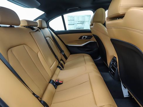 Used 2025 BMW 330i xDrive Sedan w/ Premium Package image 26