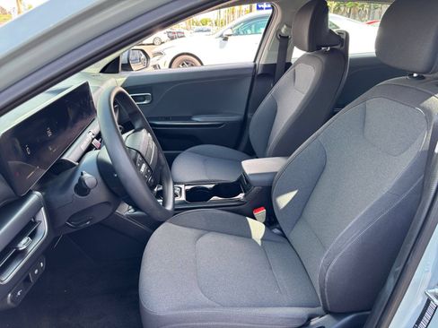 Used 2025 Kia K4 FWD image 25